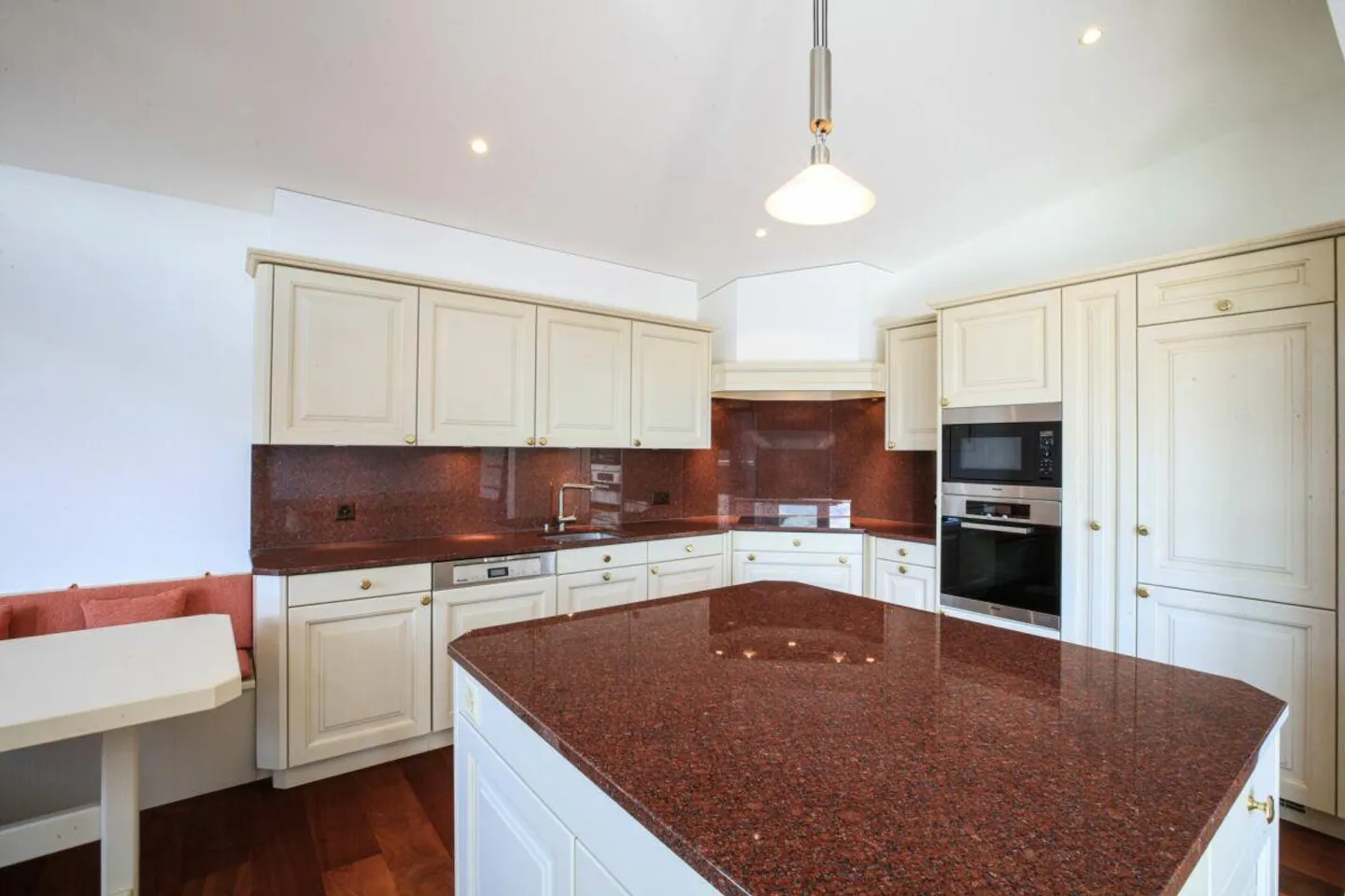 MURALTO - Spacious Attic with a View of Lake Maggiore - Photo 8 of 30