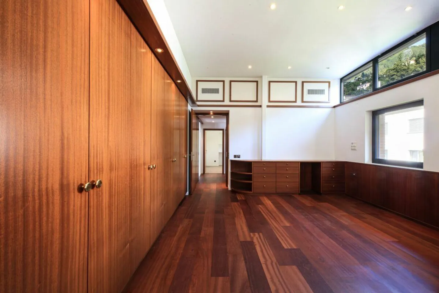 MURALTO - Spacious Attic with a View of Lake Maggiore - Photo 13 of 30