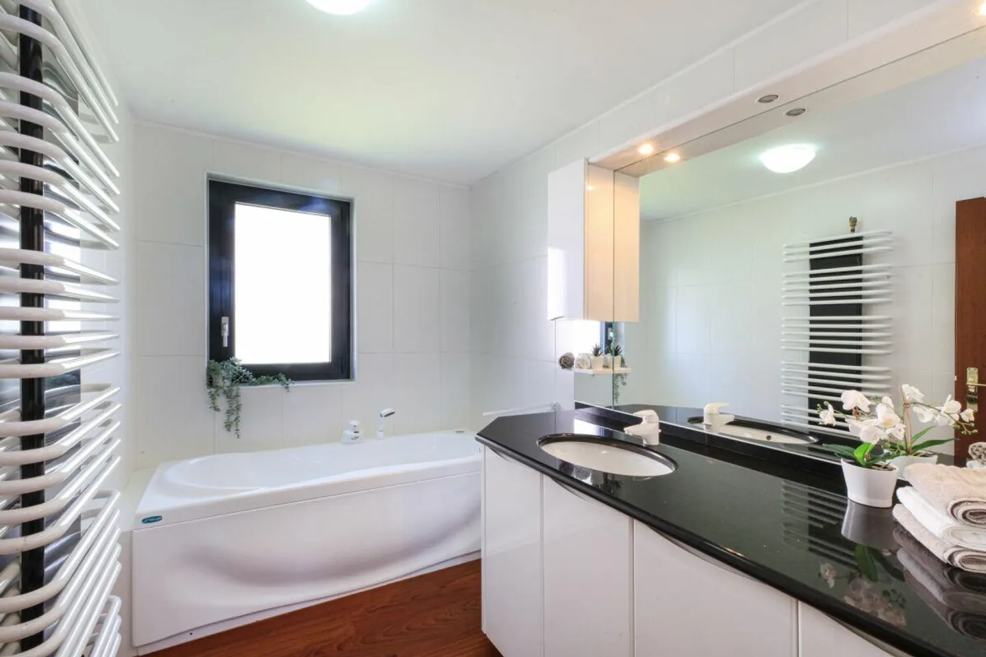 MURALTO - Spacious Attic with a View of Lake Maggiore - Photo 15 of 30