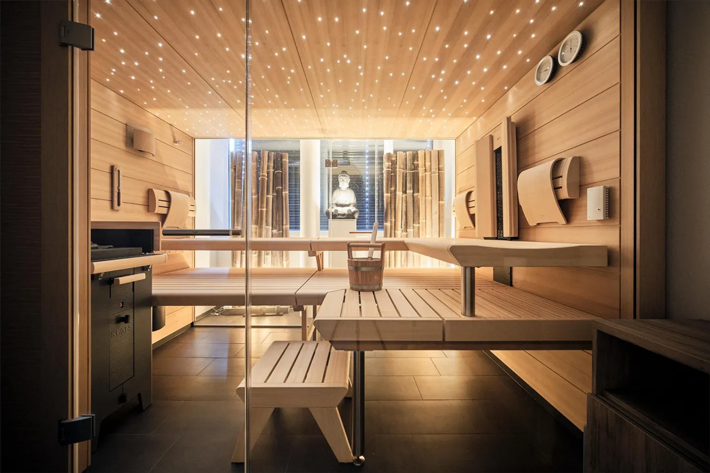 Exclusive 5.5-room apartment on the 14th floor with a panoramic view of Lake Constance - Photo 2 of 18