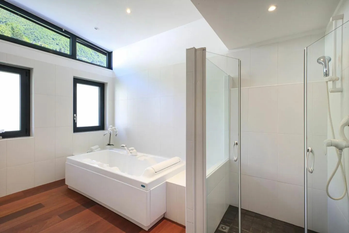 MURALTO - Spacious Attic with a View of Lake Maggiore - Photo 18 of 30