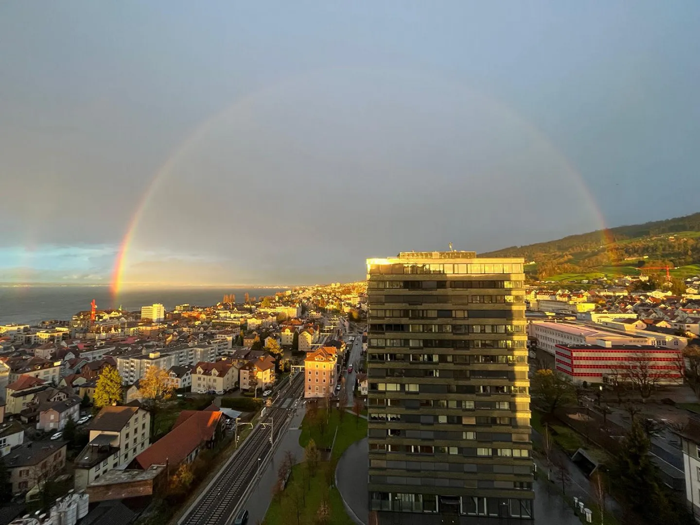 Exclusive 5.5-room apartment on the 14th floor with a panoramic view of Lake Constance - Photo 14 of 18