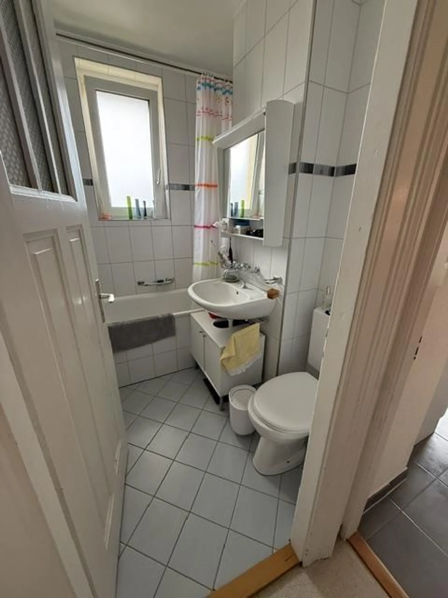 Very nice, bright 4-room old building apartment - Photo 11 of 12