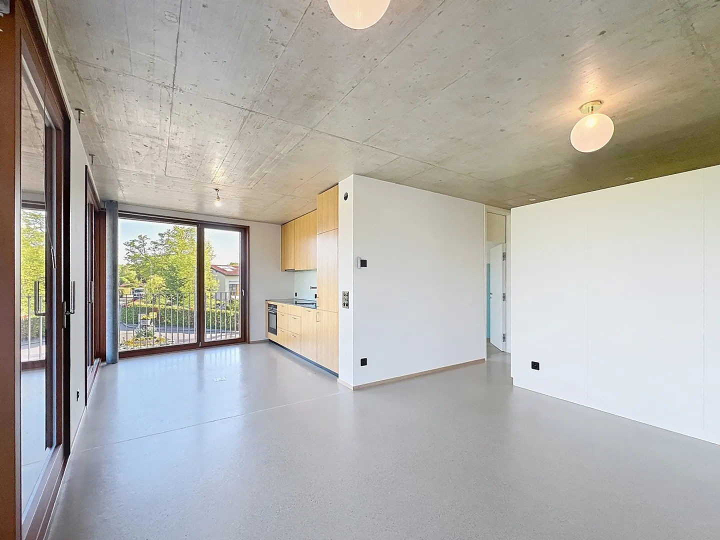 Appartement moderne avec grande terrasse - Photo 3 sur 8