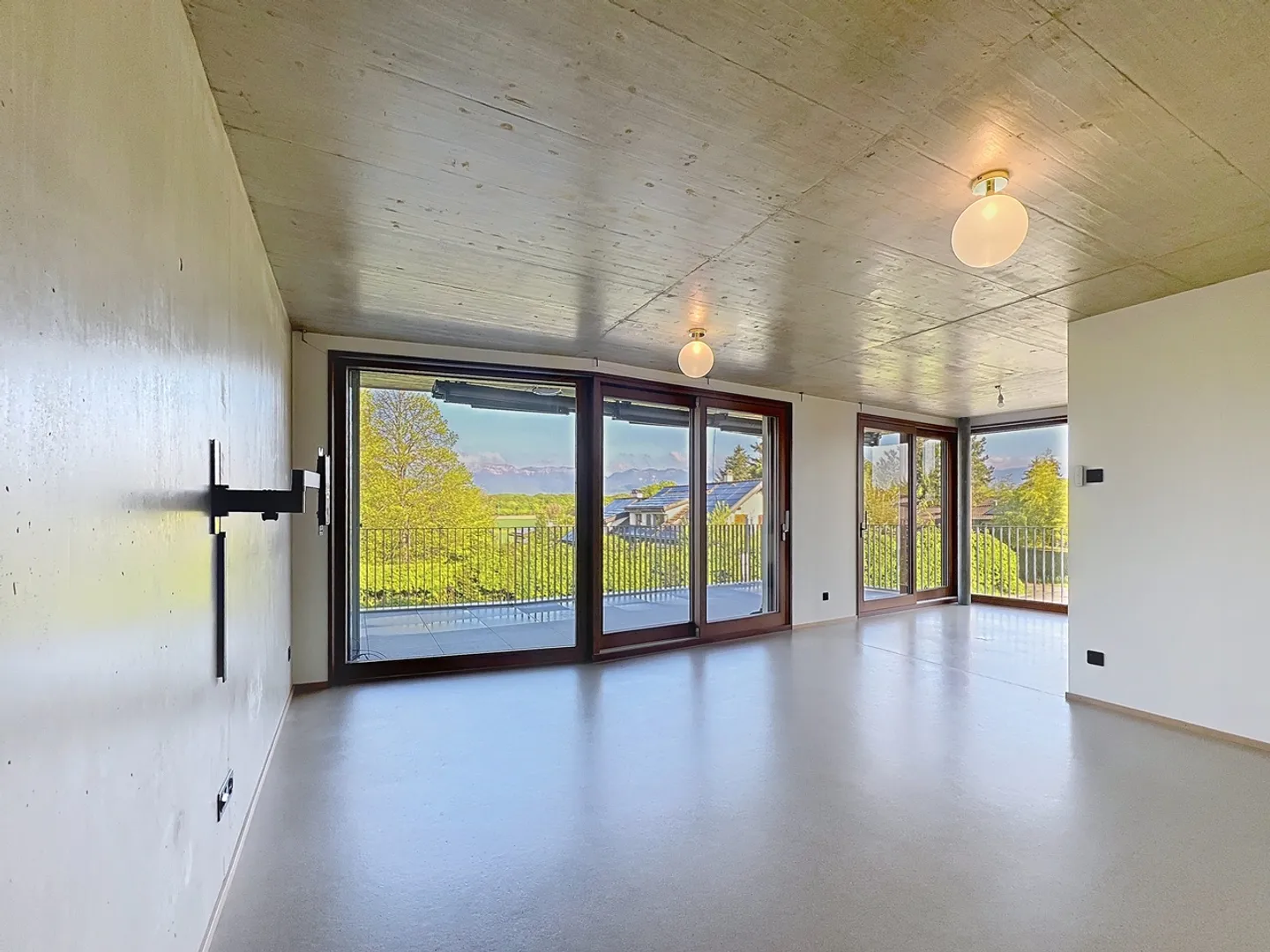 Appartement moderne avec grande terrasse - Photo 4 sur 8