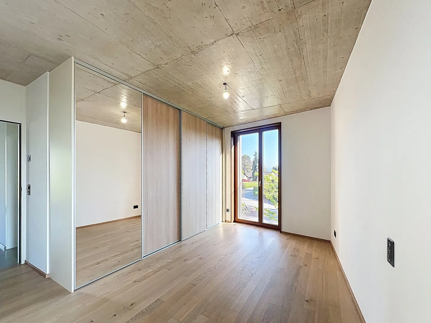 Appartement moderne avec grande terrasse - Photo 5 sur 8