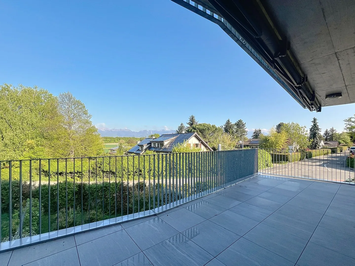 Appartement moderne avec grande terrasse - Photo 1 sur 8