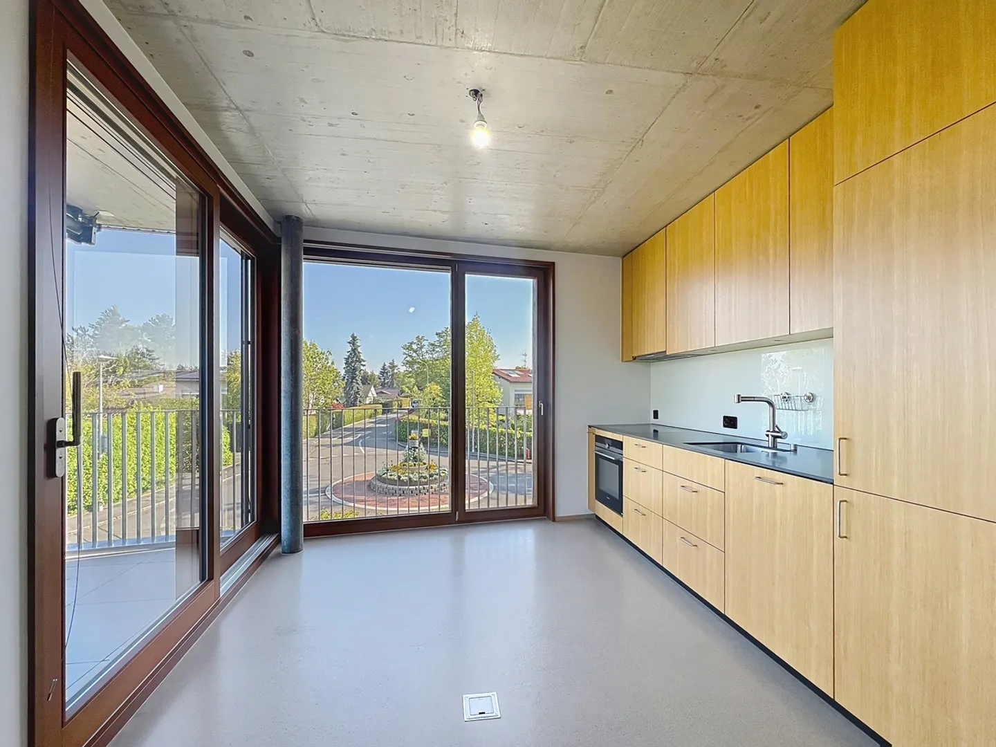 Appartement moderne avec grande terrasse - Photo 2 sur 8