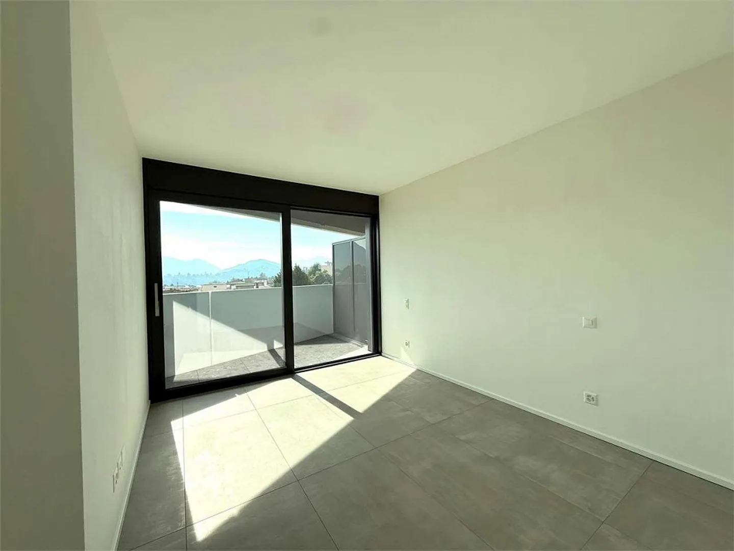 Breganzona for rent 3.5 modern with lake view - Photo 5 of 7