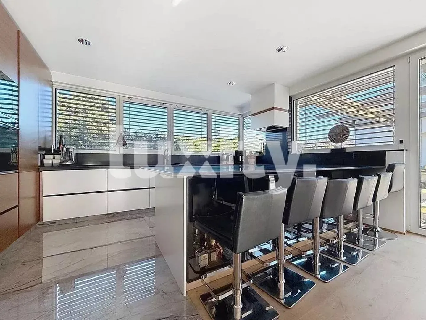 Magnificent Contemporary House in Onex - Photo 2 of 7