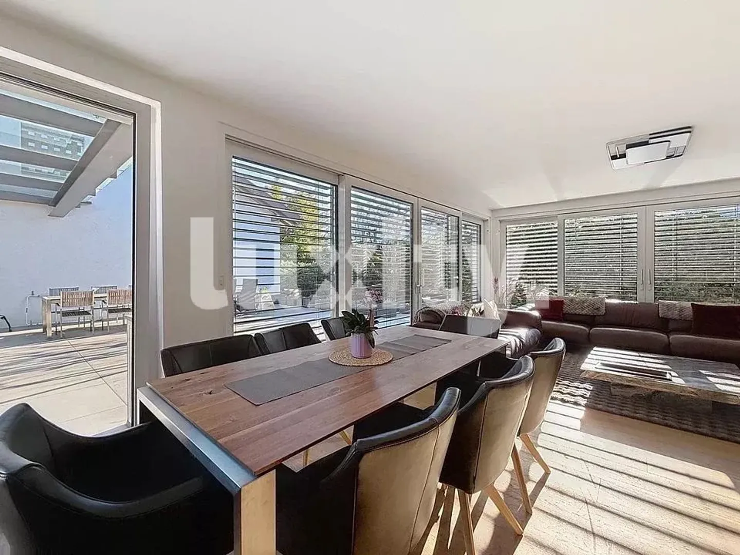 Magnificent Contemporary House in Onex - Photo 4 of 7