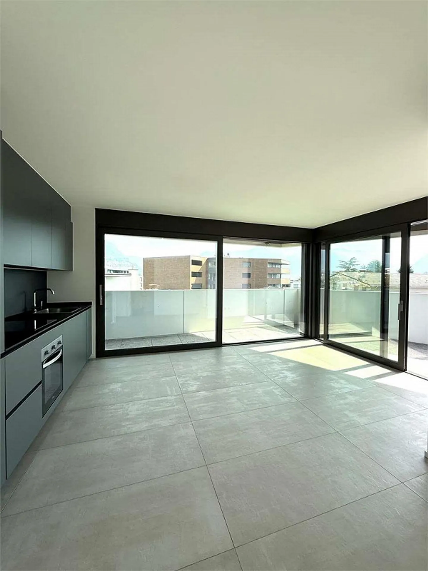 Breganzona for rent 3.5 modern with lake view - Photo 3 of 7