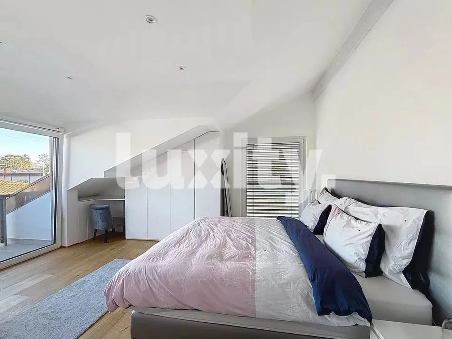 Magnificent Contemporary House in Onex - Photo 5 of 7