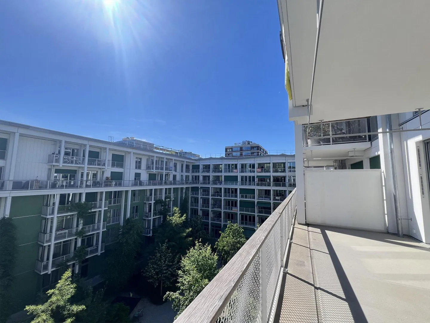 Appartement moderne de 3,5 pièces au centre-ville - Photo 1 sur 13
