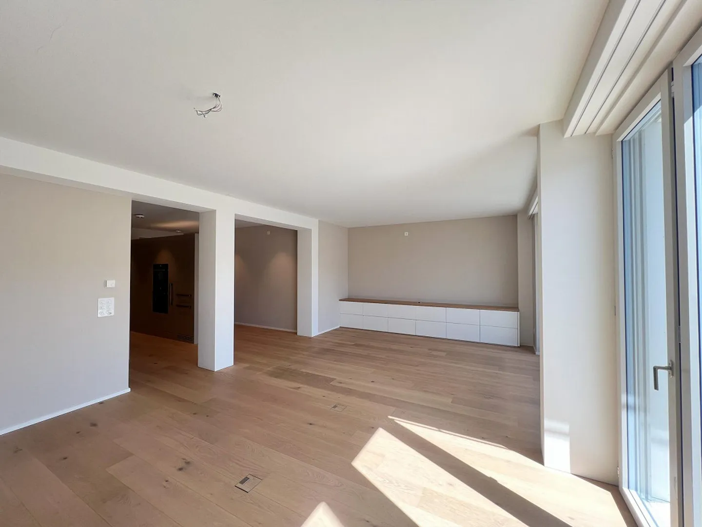 Appartement moderne de 3,5 pièces au centre-ville - Photo 3 sur 13