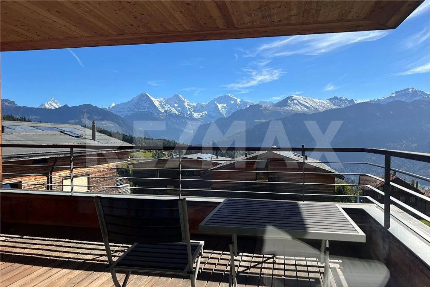 Willful. Authentic. Urban - in the middle of the mountains. Lifestyle in Beatenberg! - Photo 3 of 13