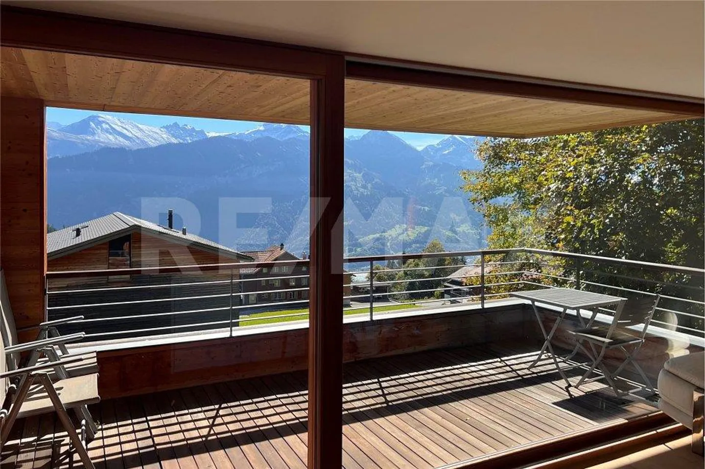 Willful. Authentic. Urban - in the middle of the mountains. Lifestyle in Beatenberg! - Photo 4 of 13