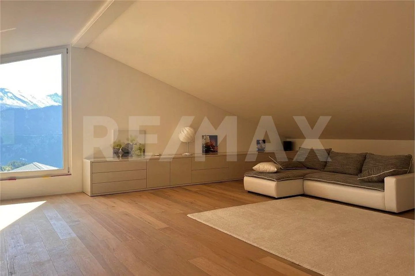 Willful. Authentic. Urban - in the middle of the mountains. Lifestyle in Beatenberg! - Photo 8 of 13