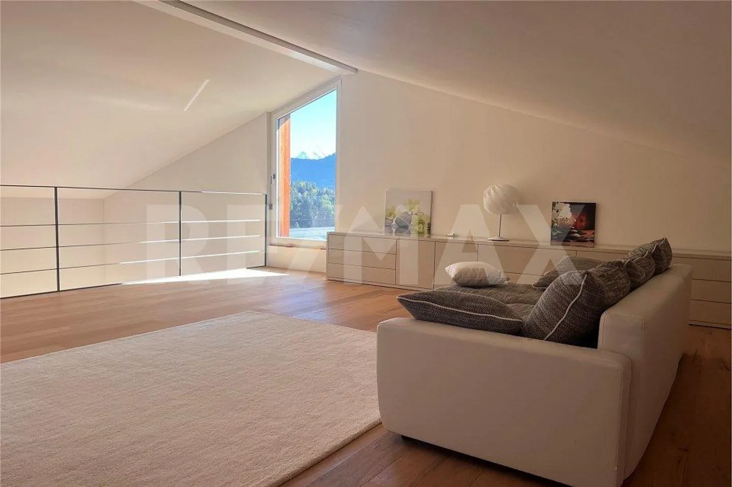 Willful. Authentic. Urban - in the middle of the mountains. Lifestyle in Beatenberg! - Photo 9 of 13