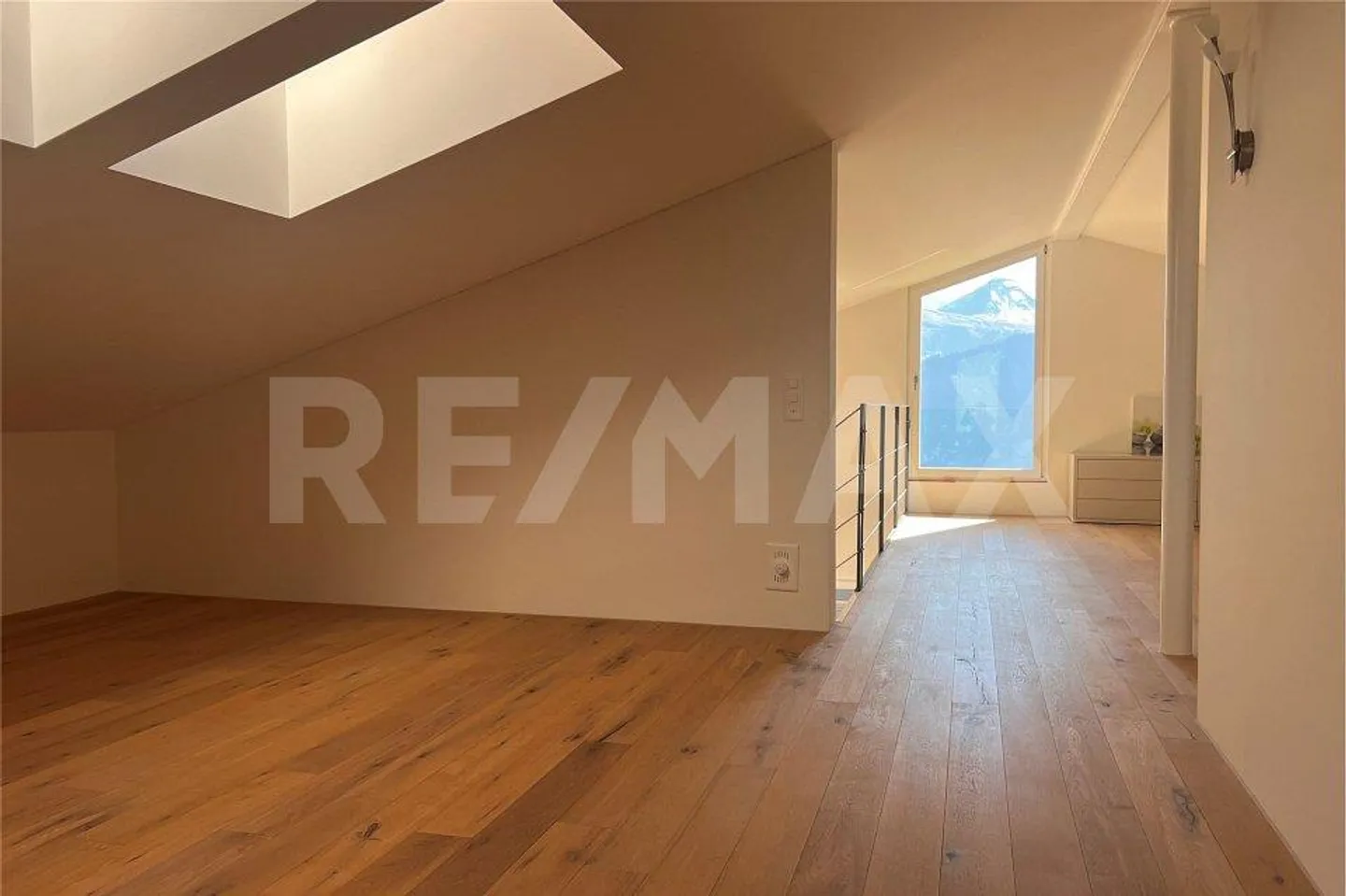 Willful. Authentic. Urban - in the middle of the mountains. Lifestyle in Beatenberg! - Photo 10 of 13