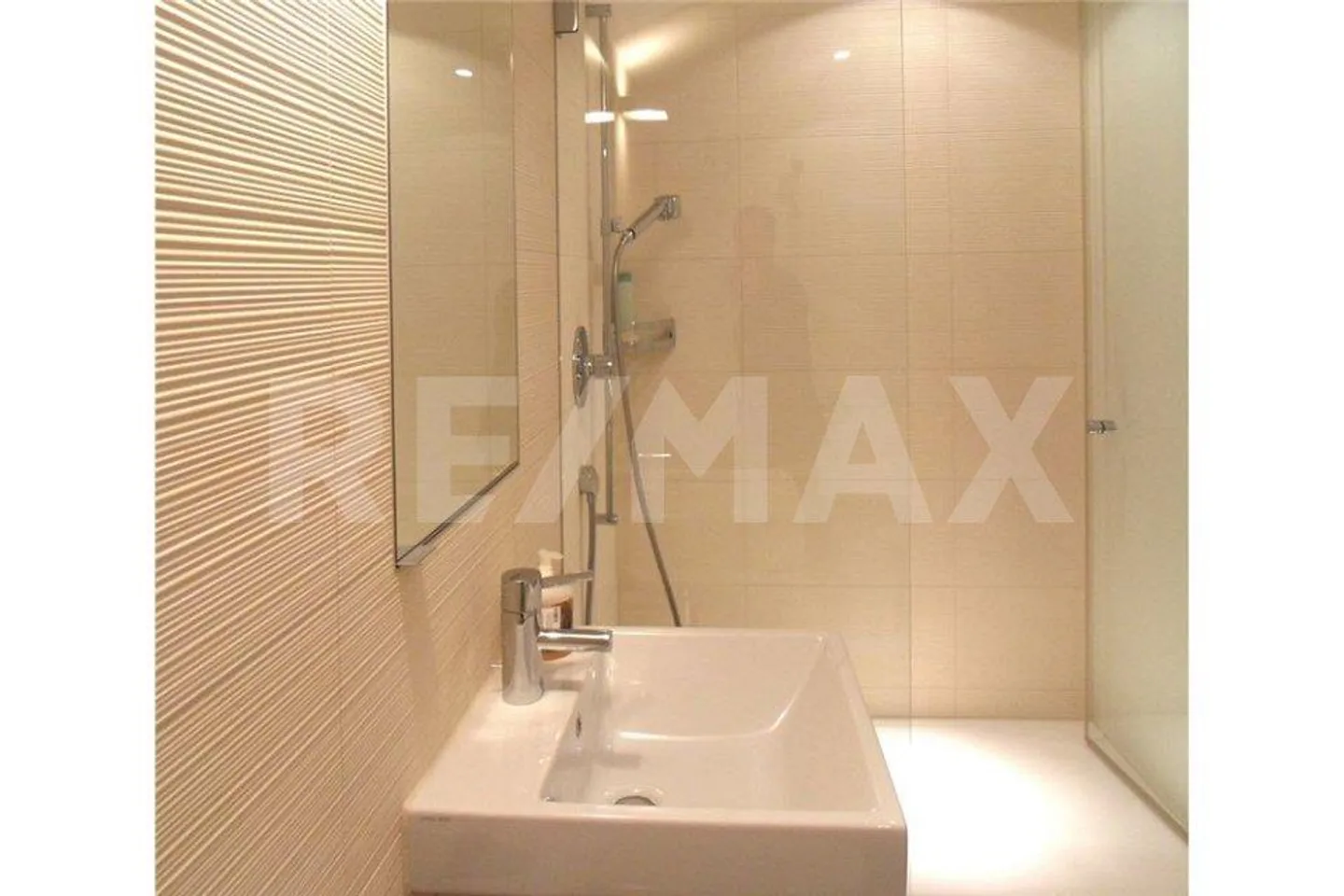 Willful. Authentic. Urban - in the middle of the mountains. Lifestyle in Beatenberg! - Photo 11 of 13