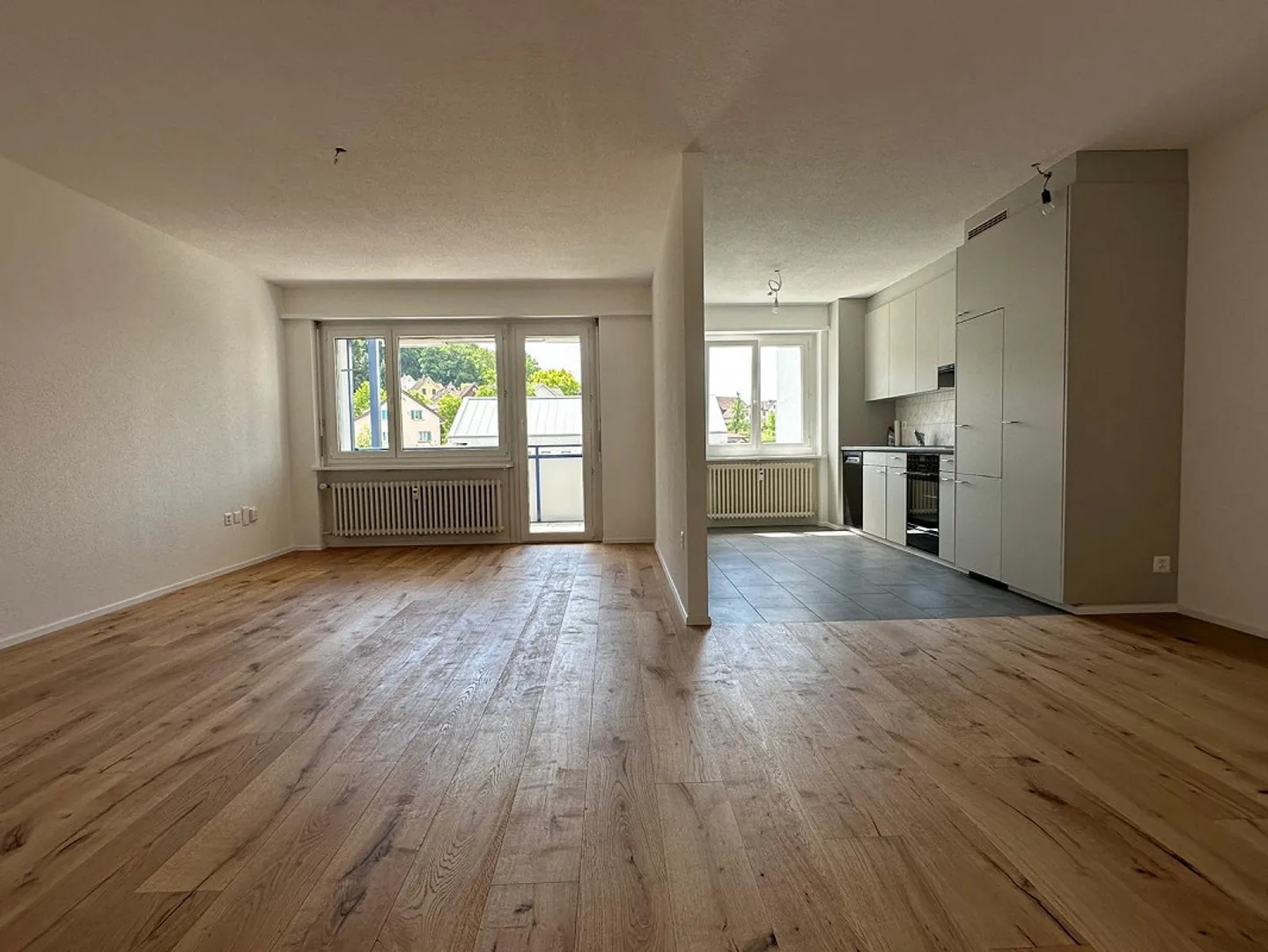 Great 3.5 Room Apartment in a Central Location in Sunny Züri-Oberland - Photo 2 of 6