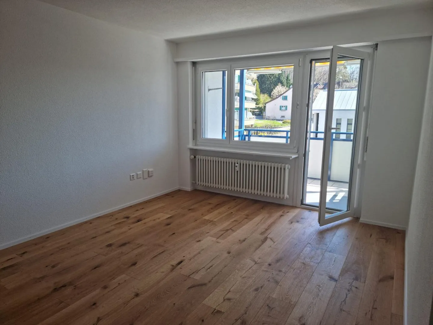 Great 3.5 Room Apartment in a Central Location in Sunny Züri-Oberland - Photo 3 of 6