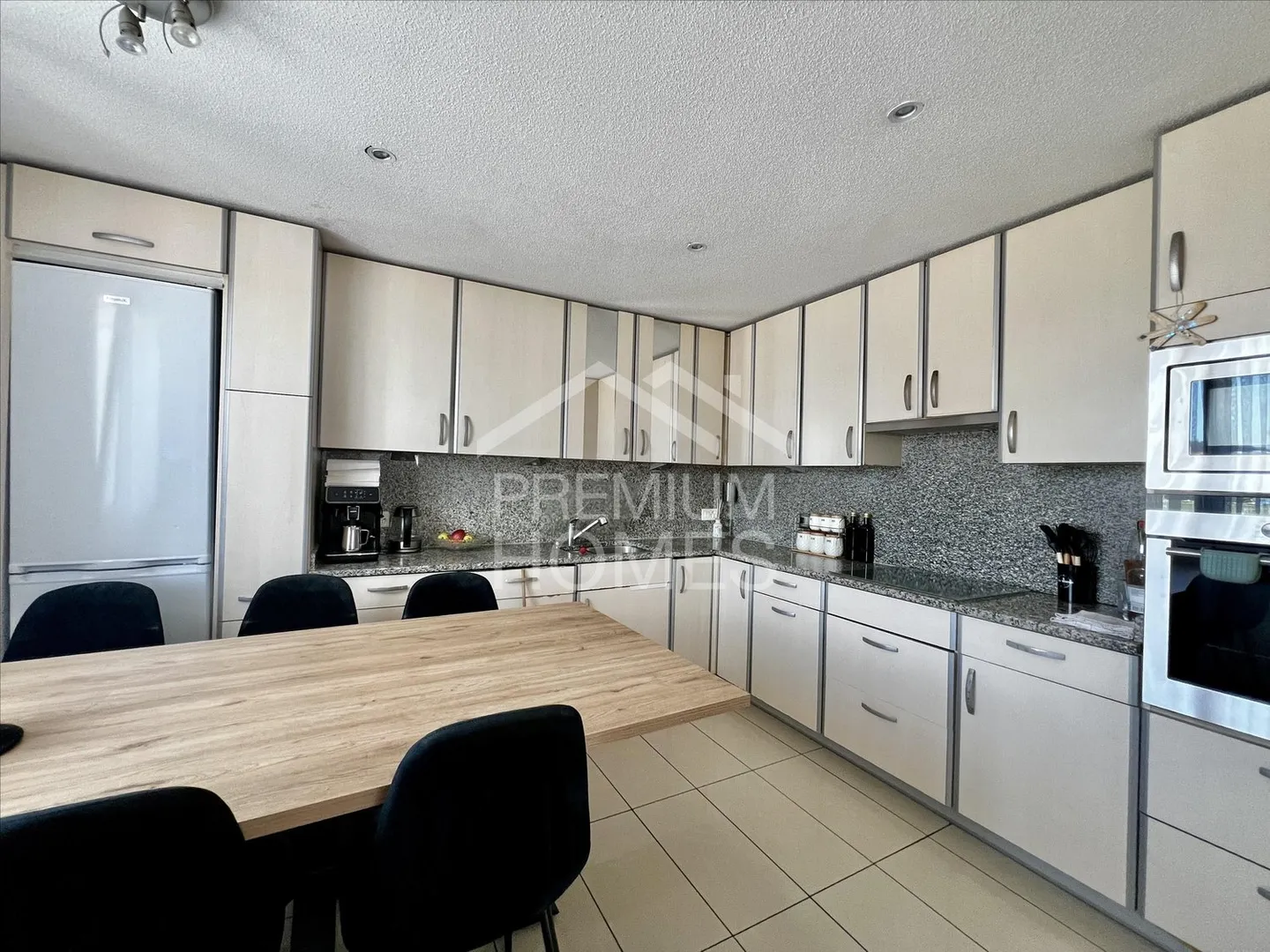 Maison multifamiliale entièrement louée dans un emplacement central - Photo 4 sur 7