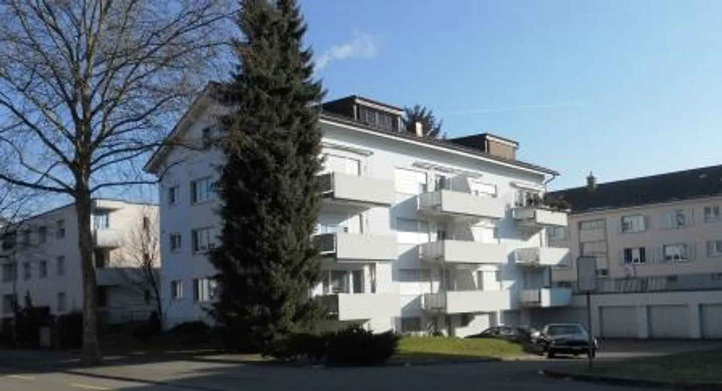 Zentrales Studio mit Balkon - Foto 1 von 5