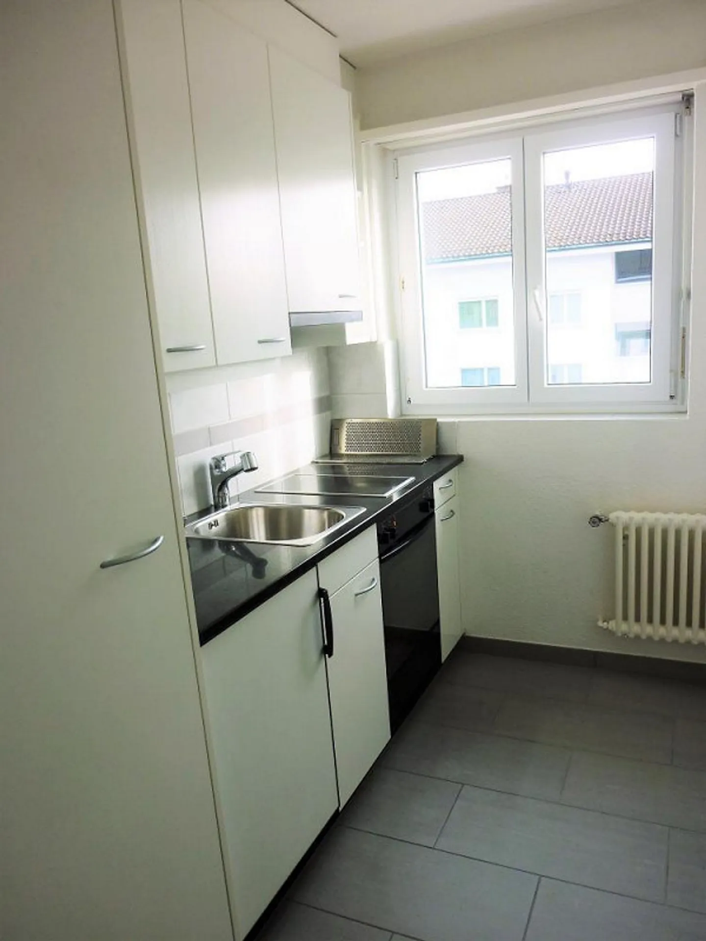 Zentrales Studio mit Balkon - Foto 3 von 5