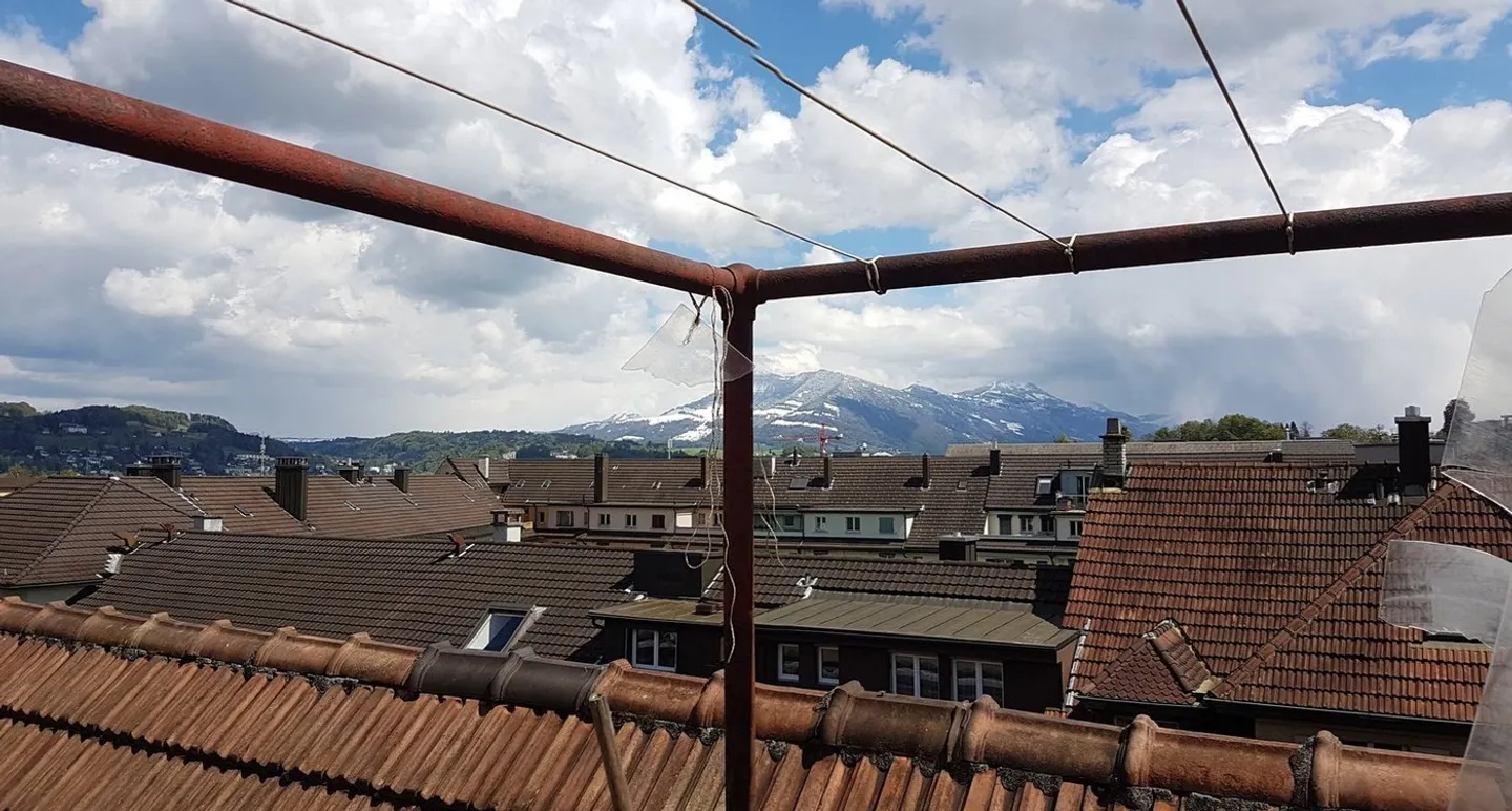 Top rénové 2 pièces mansarde avec terrasse sur le toit à usage commun - Photo 2 sur 9