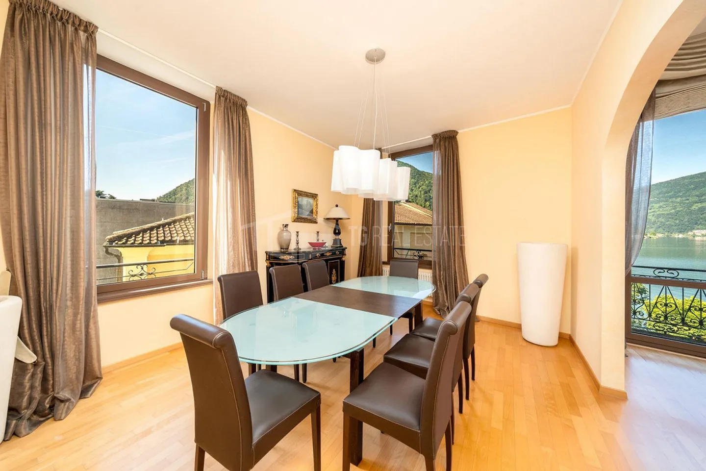 PENTHOUSE WITH LAKE VIEW IN ELEGANT HISTORICAL COMPLEX - Photo 5 of 13