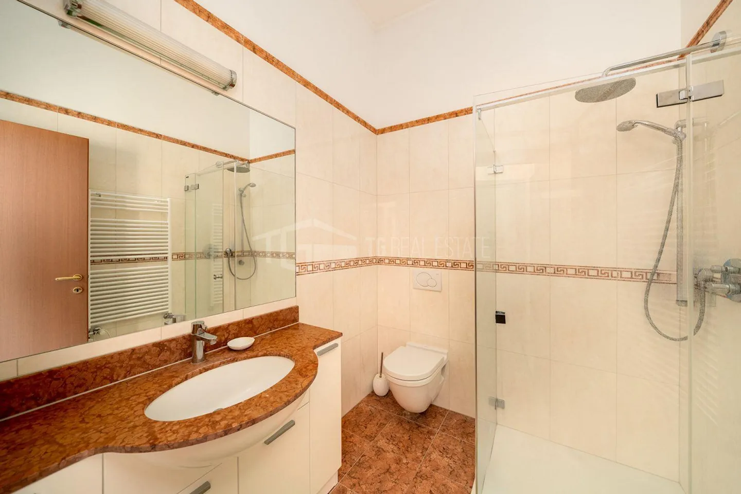 PENTHOUSE WITH LAKE VIEW IN ELEGANT HISTORICAL COMPLEX - Photo 11 of 13