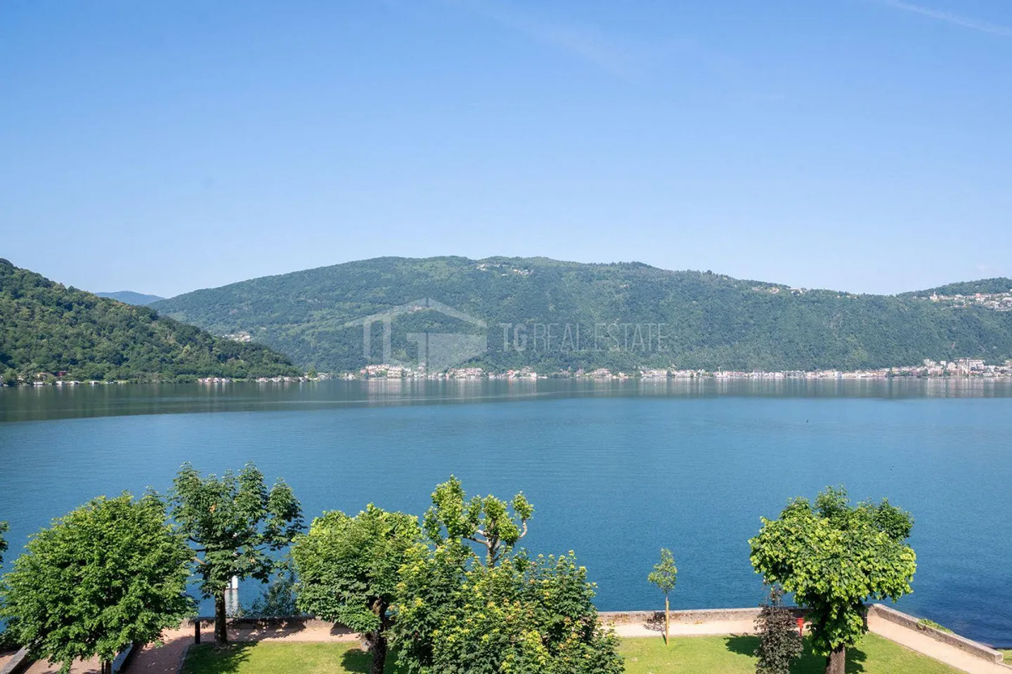 PENTHOUSE WITH LAKE VIEW IN ELEGANT HISTORICAL COMPLEX - Photo 13 of 13