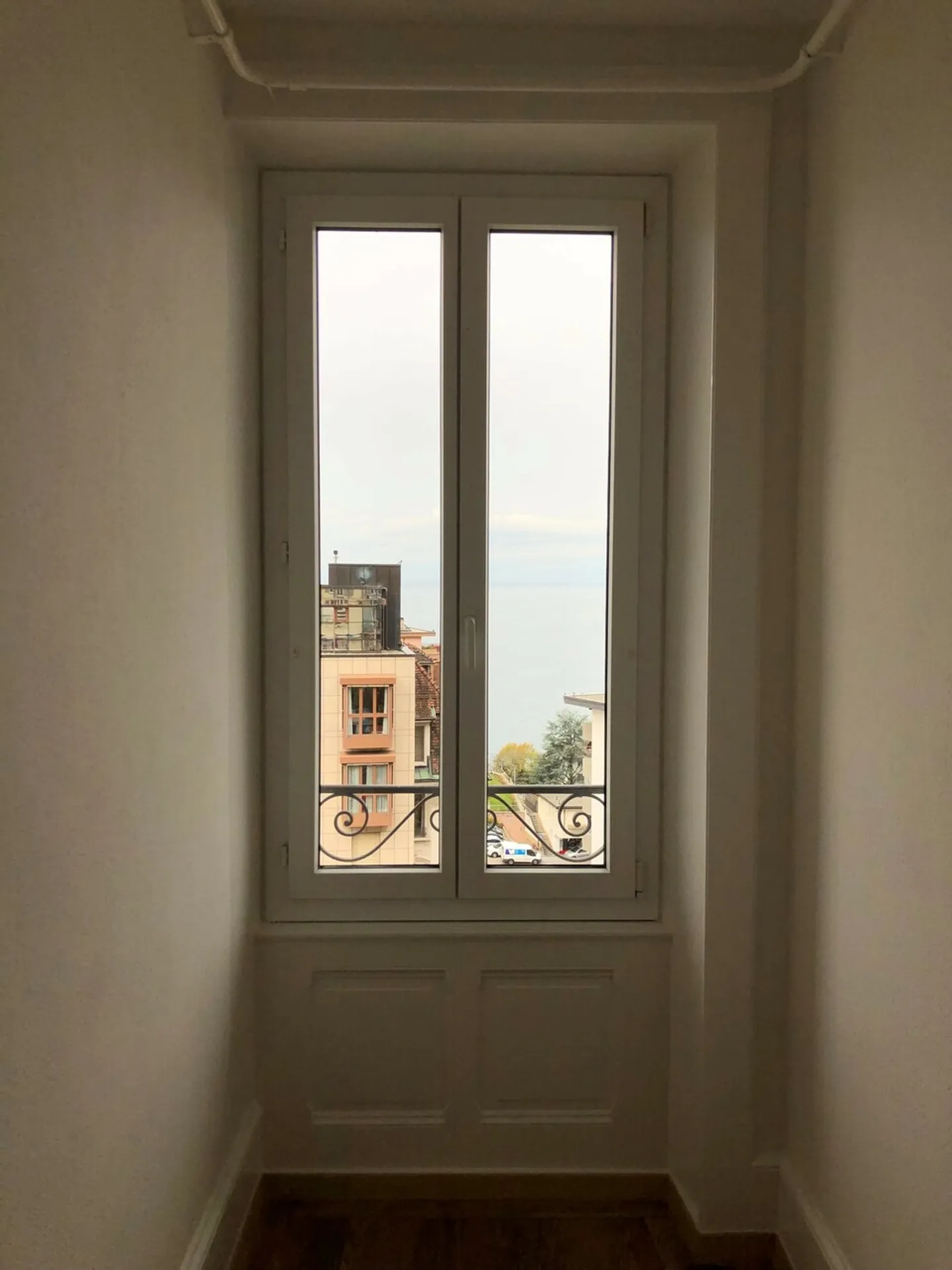 DA AFFITTARE
APPARTAMENTO 4.5 STANZE CON VISTA IMPAREGGIABILE
TERRITET - Foto 7 di 9