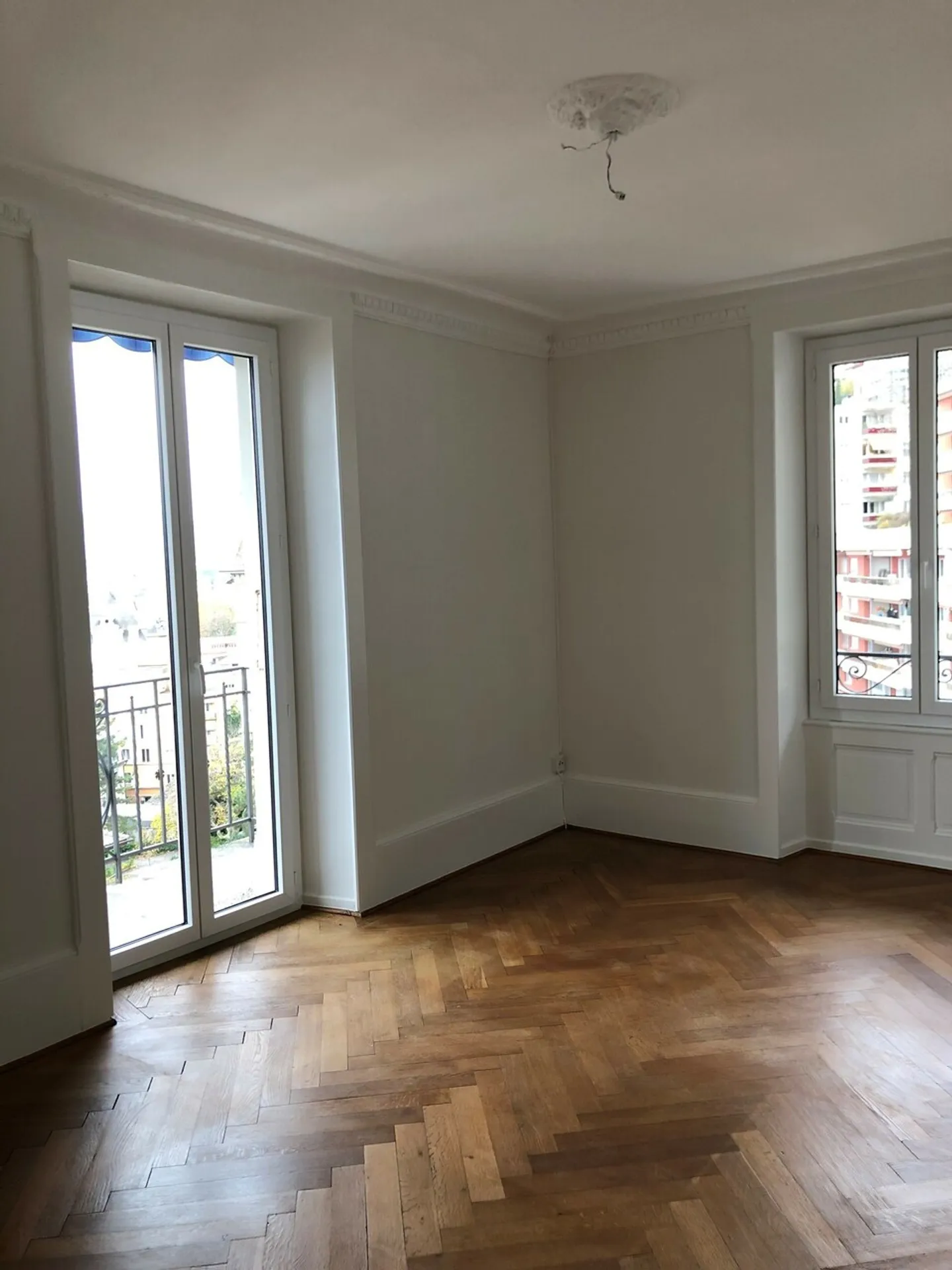 DA AFFITTARE
APPARTAMENTO 4.5 STANZE CON VISTA IMPAREGGIABILE
TERRITET - Foto 8 di 9