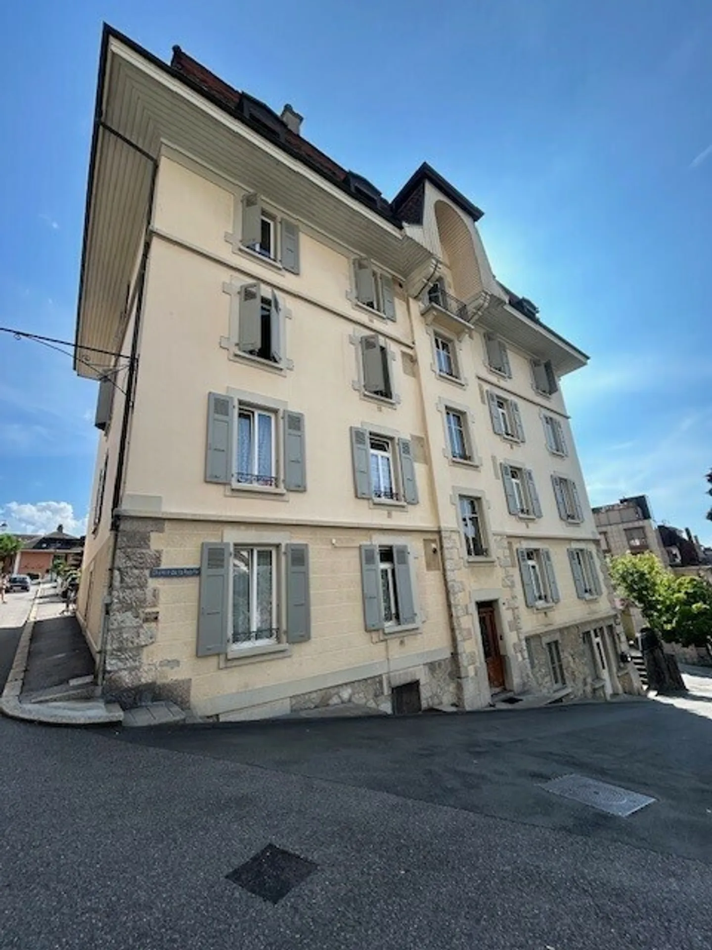 DA AFFITTARE
APPARTAMENTO 4.5 STANZE CON VISTA IMPAREGGIABILE
TERRITET - Foto 9 di 9