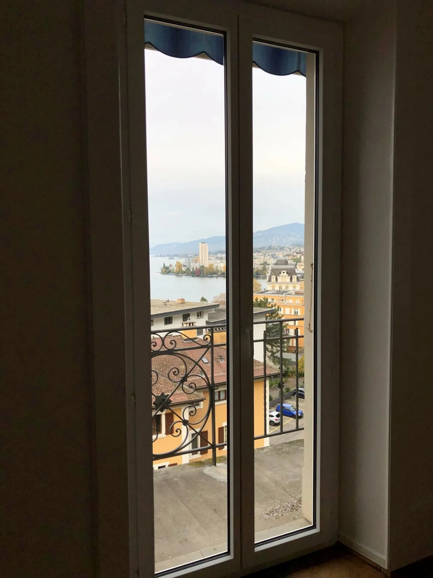 DA AFFITTARE
APPARTAMENTO 4.5 STANZE CON VISTA IMPAREGGIABILE
TERRITET - Foto 2 di 9