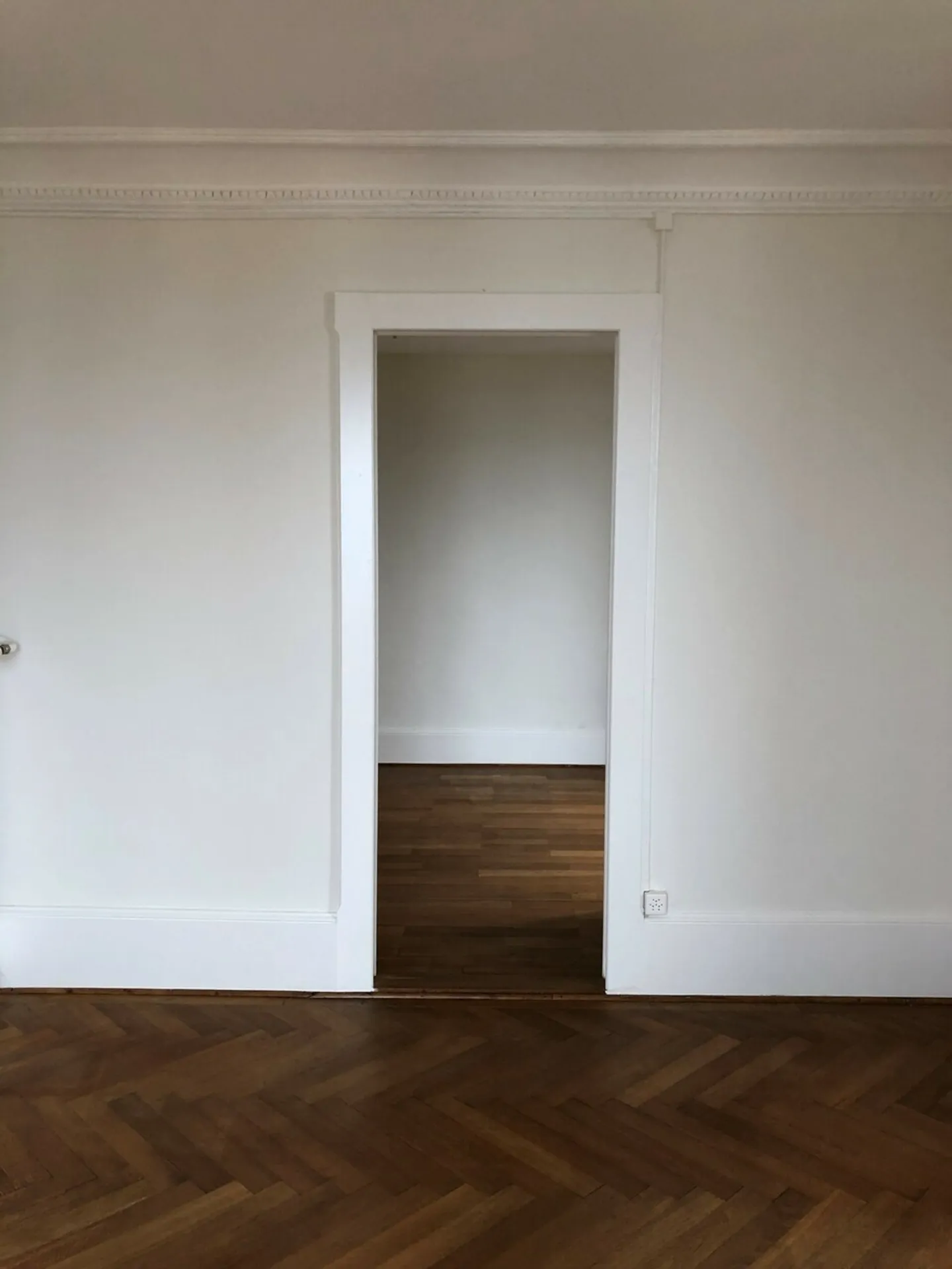 DA AFFITTARE
APPARTAMENTO 4.5 STANZE CON VISTA IMPAREGGIABILE
TERRITET - Foto 6 di 9