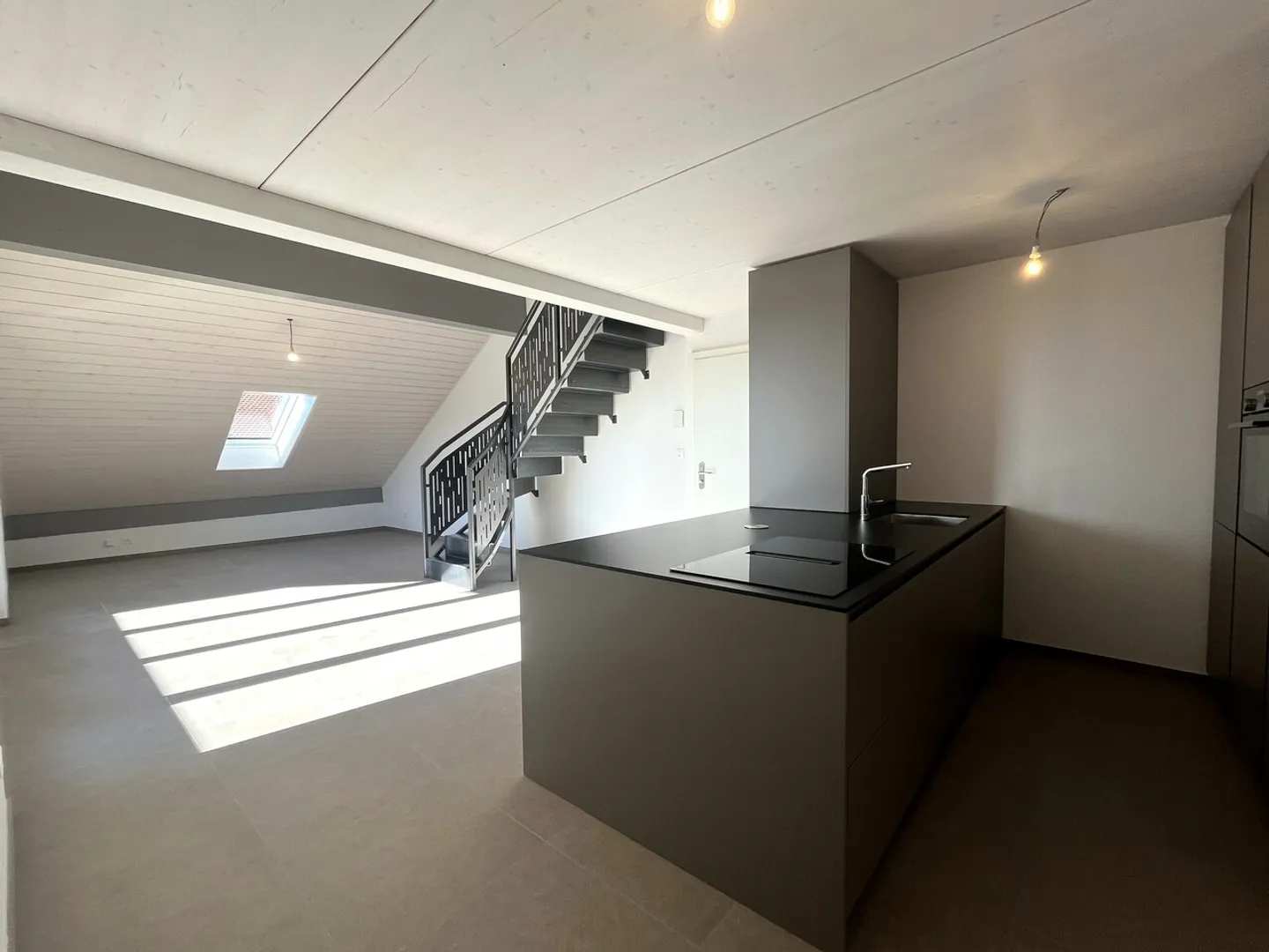 Magnificent 3.5-room apartment with gallery in Assens - Photo 2 of 9