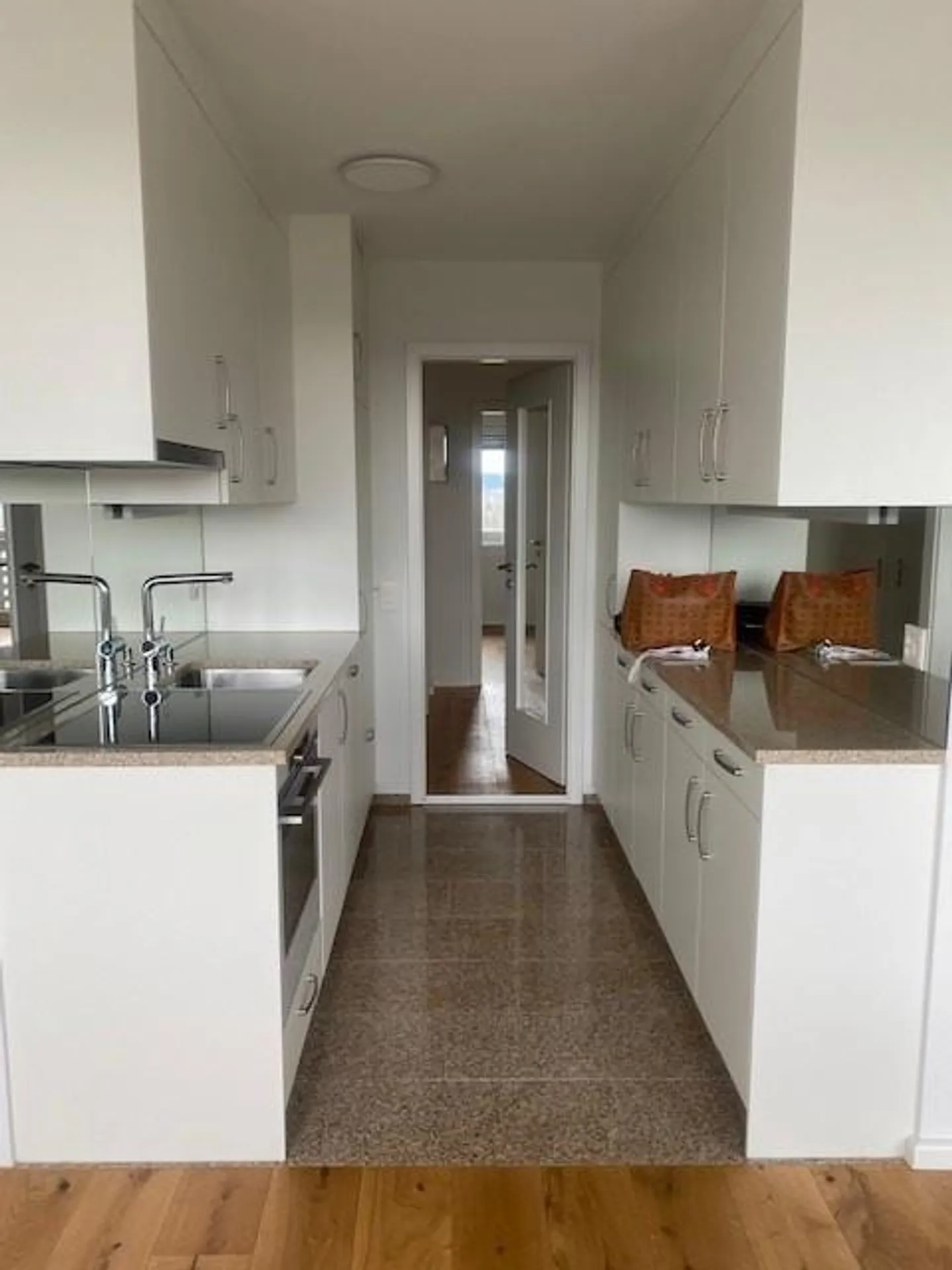 Appartement rénové avec vue - Photo 1 sur 9