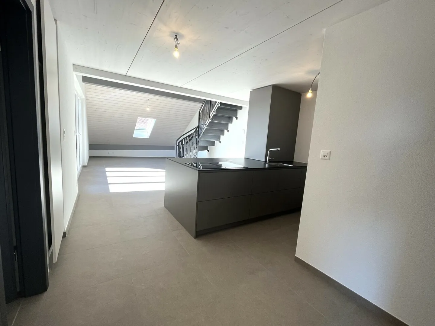 Magnificent 3.5-room apartment with gallery in Assens - Photo 4 of 9