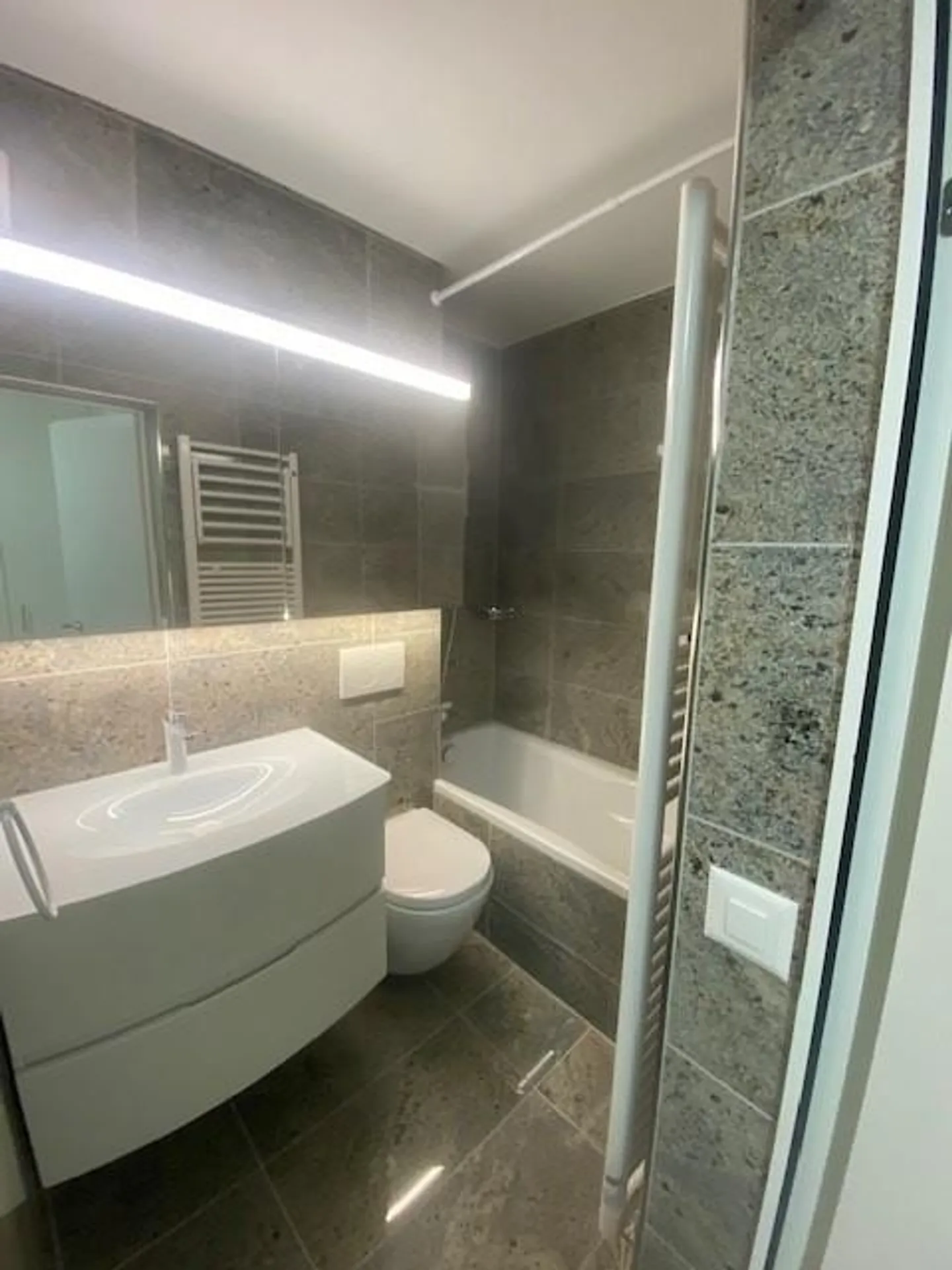 Appartement rénové avec vue - Photo 4 sur 9