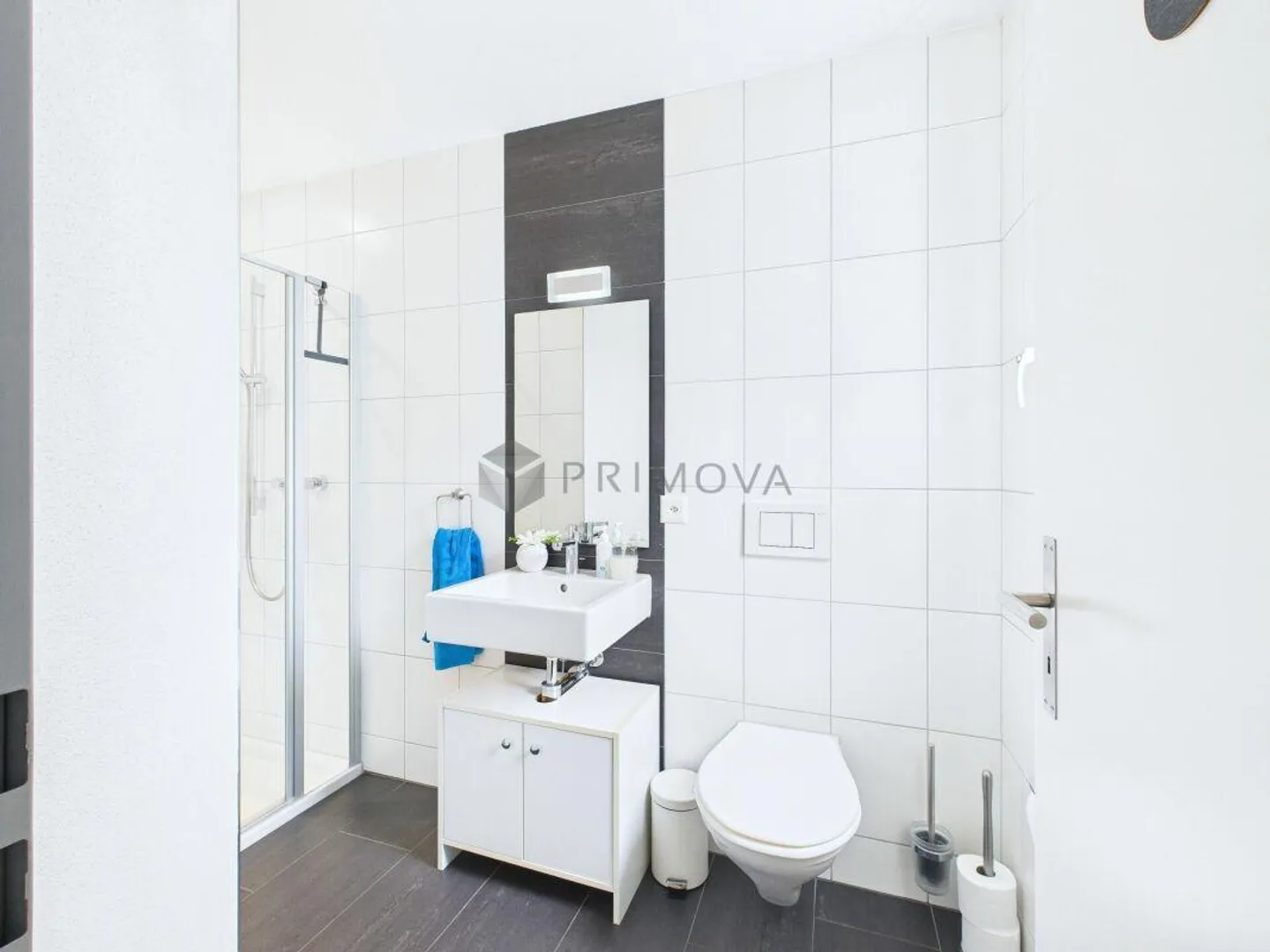 Modern family living with garden paradise, spacious terraces, and high living comfort - Photo 12 of 12