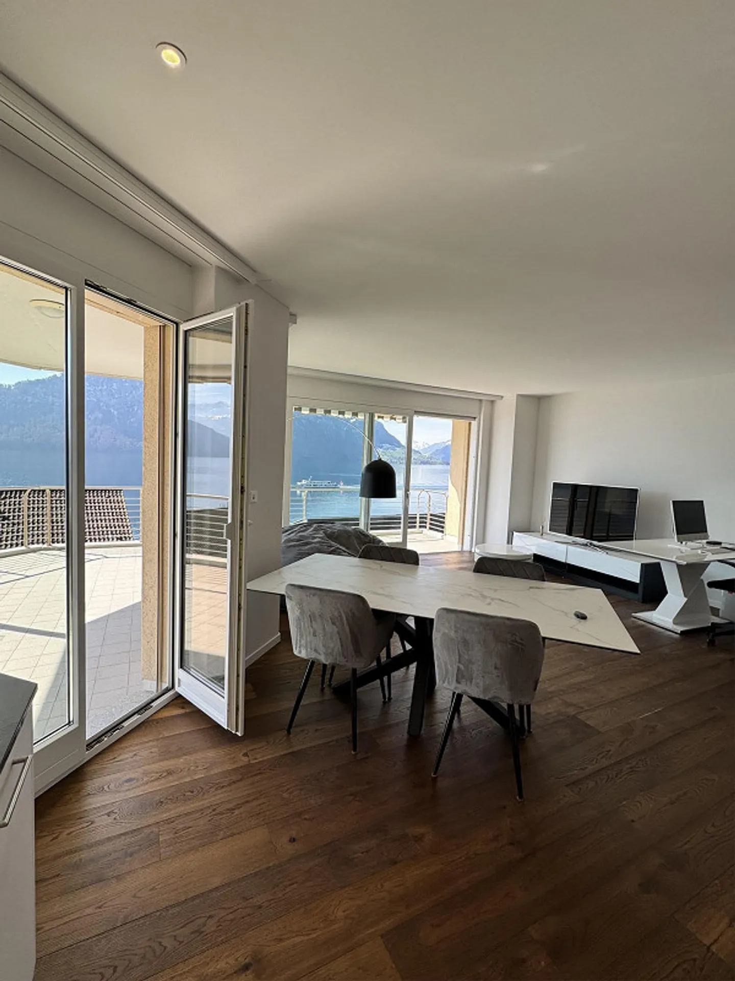 Dreamlike 2.5-room apartment in Weggis - Photo 2 of 12