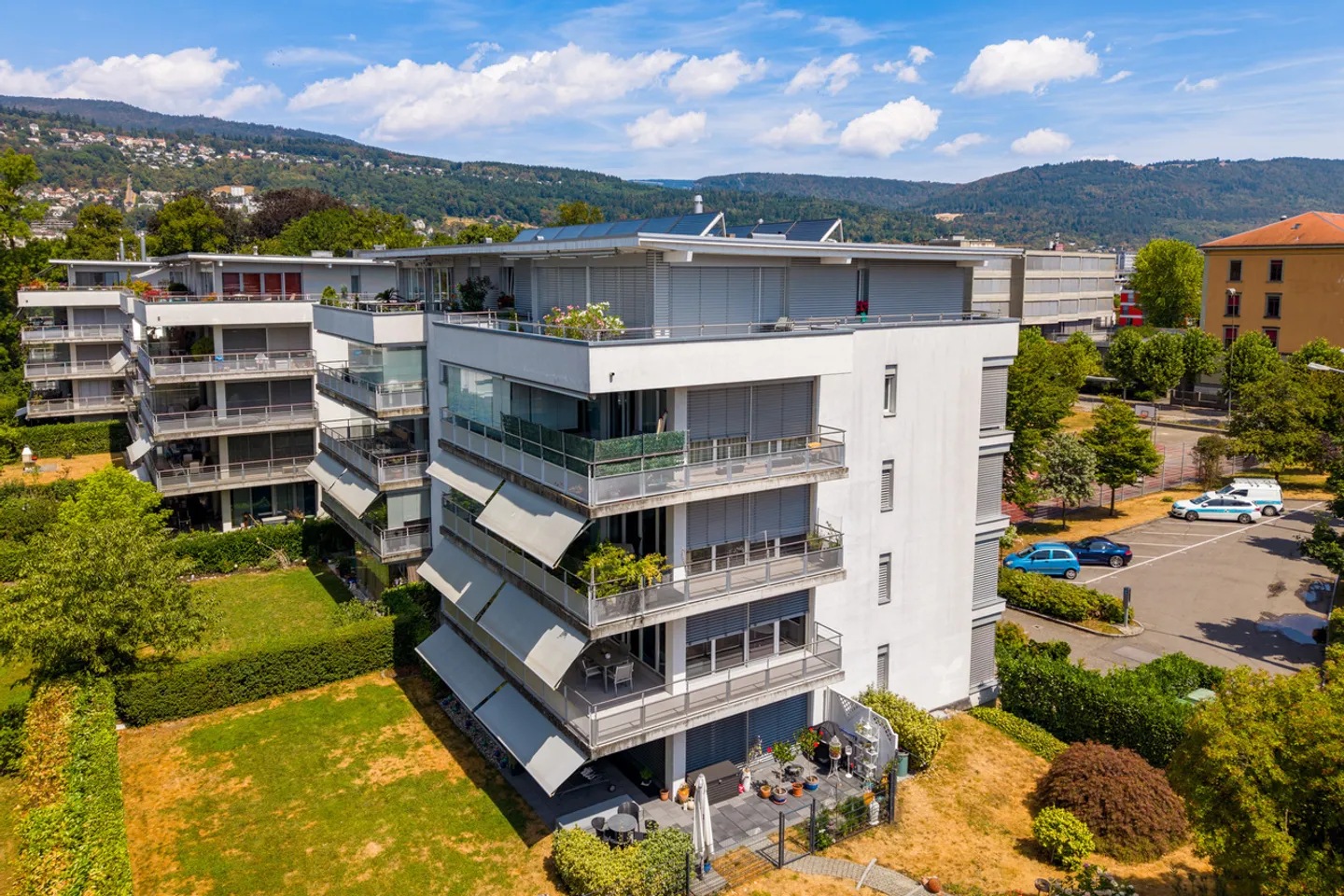 Living with Comfort: Spacious 5.5-Room Apartment in Biel! - Photo 1 of 11