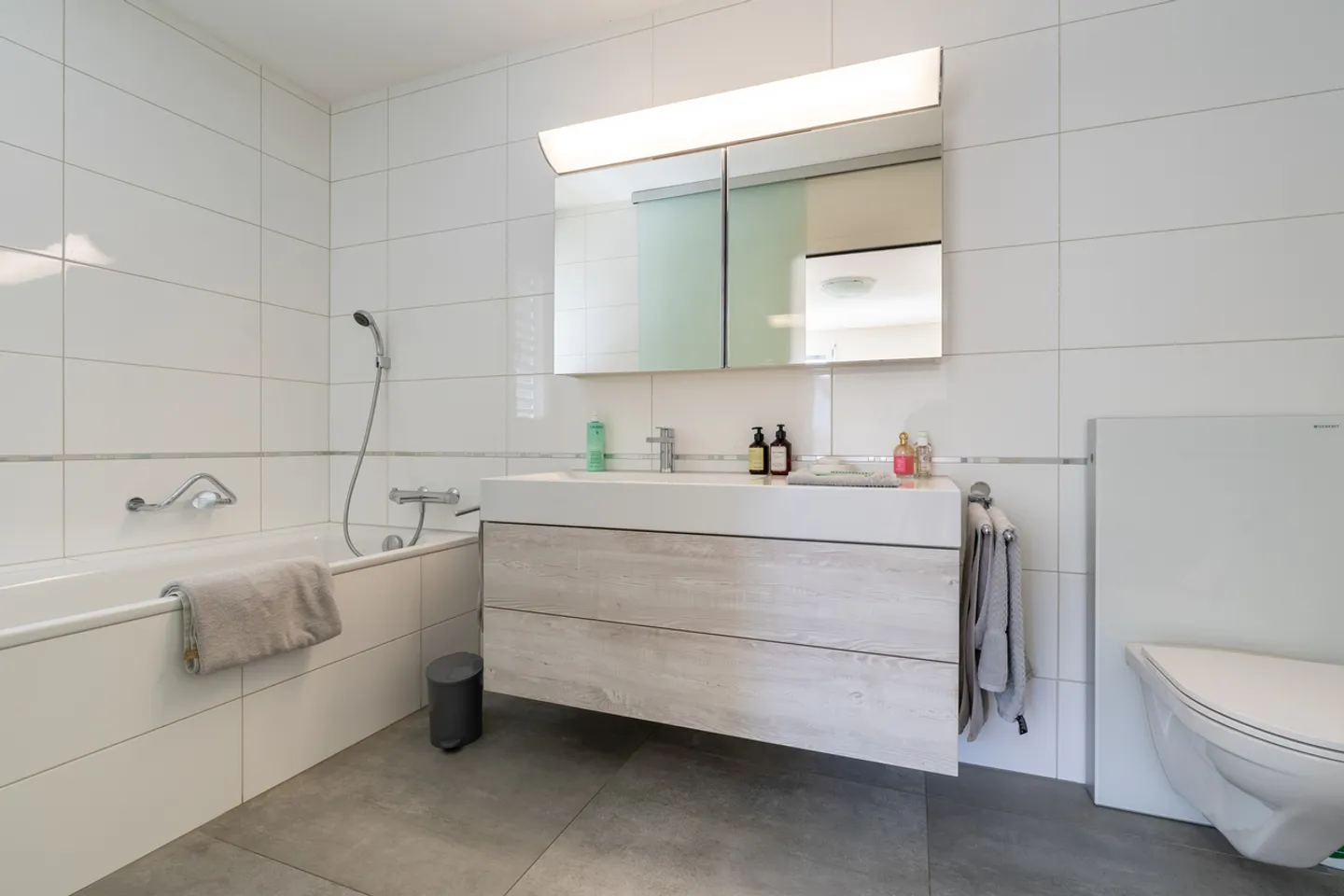Living with Comfort: Spacious 5.5-Room Apartment in Biel! - Photo 10 of 11