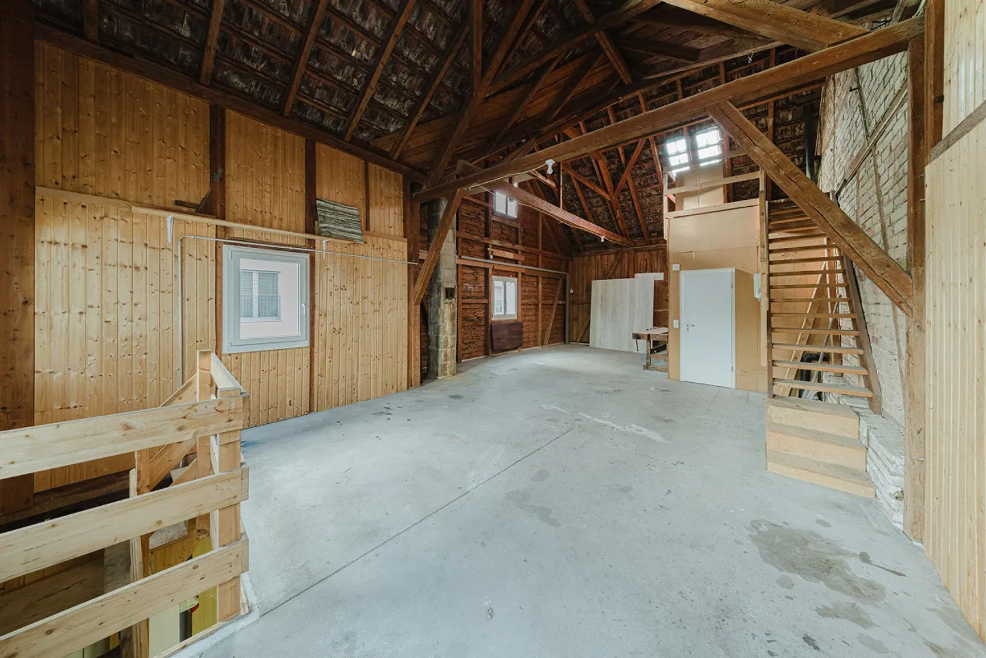 Casa unifamiliare con appartamento separato situata nel centro di Oberuzwil - Foto 10 di 17