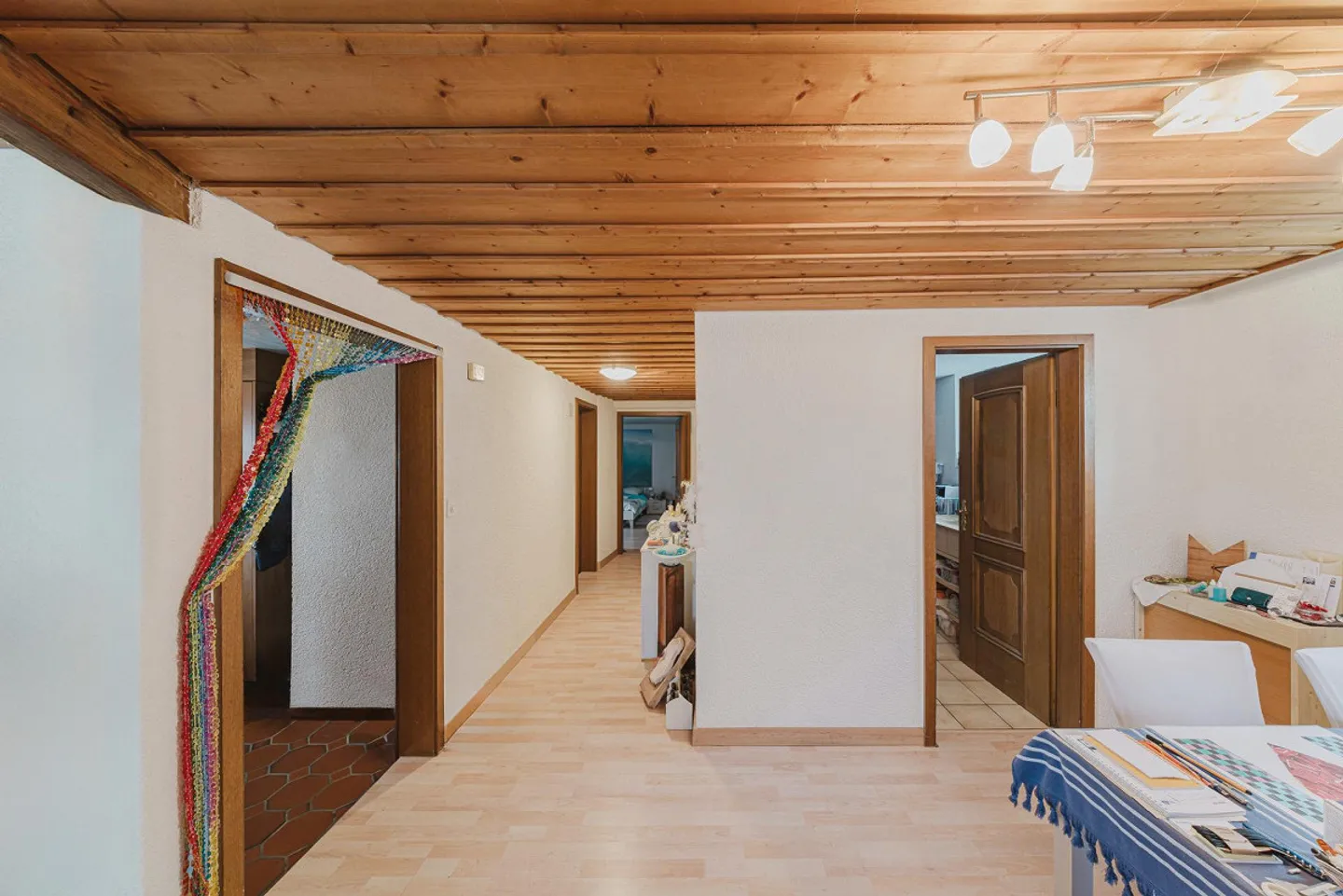 Casa unifamiliare con appartamento separato situata nel centro di Oberuzwil - Foto 12 di 17