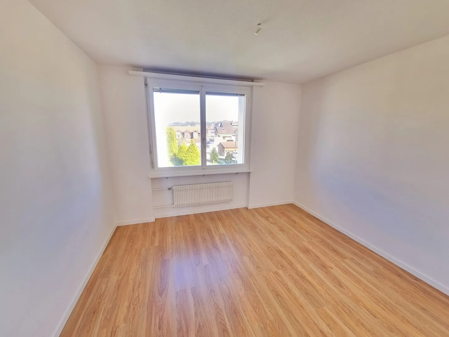 Geräumige Wohnung mit Grünblick - Foto 2 von 8